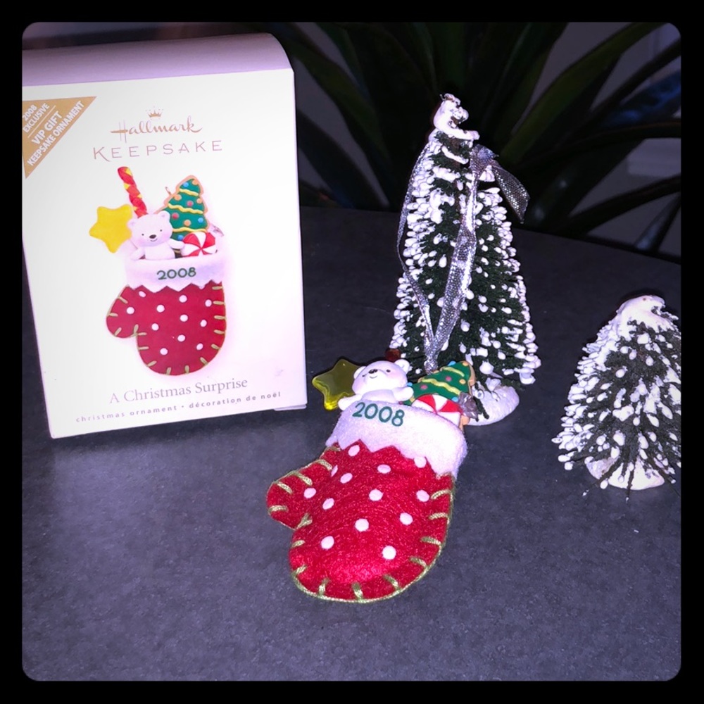 🎄NWB 2008 Hallmark A Christmas Surprise 🎄